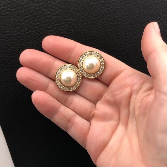 Vintage Roman Clip On Rhinestone Earrings Faux Pearl Dome Gold Tone 80s - Picture 8 of 8